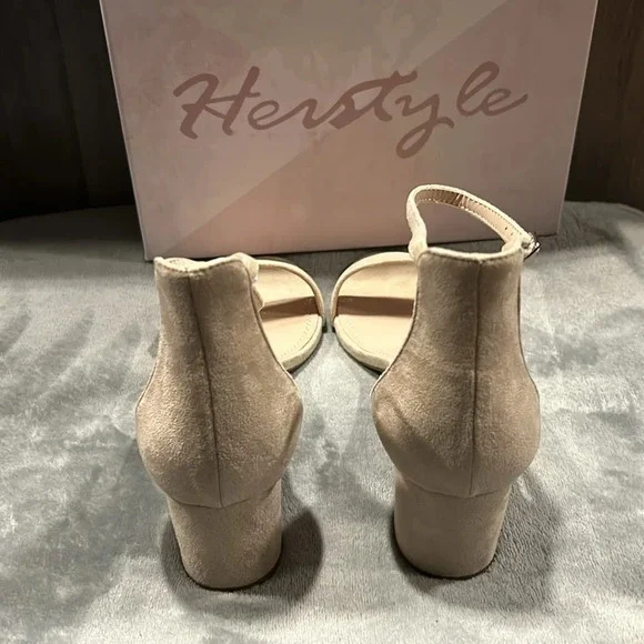 HERSTYLE Nude‎ Sunday Pump NIB - Picture 9 of 10